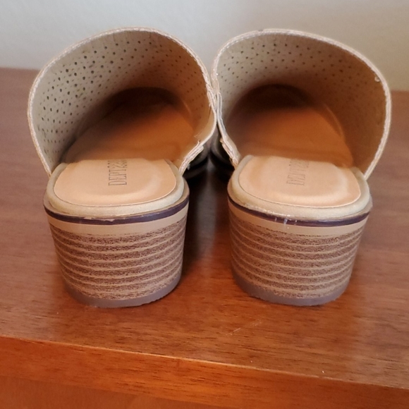 Cute tan mules NWT - Picture 3 of 5